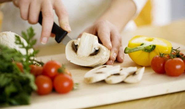 Metodi e strumenti di cottura: come preservare le proprietà degli alimenti