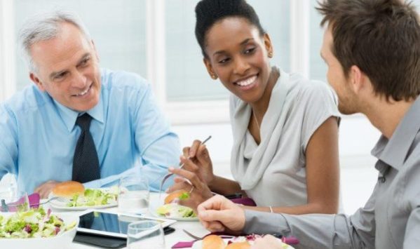 Pranzare fuori tutti i giorni: mangiare sano per mantenersi attivi nel pomeriggio