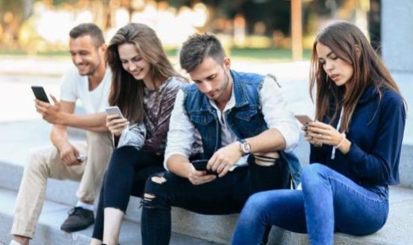 Come evitare la dipendenza da smartphone
